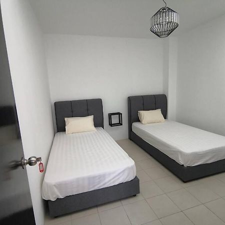Modern , Spacious Gambang Ump 18 Guest House 外观 照片