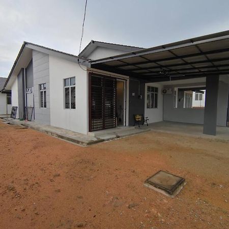 Modern , Spacious Gambang Ump 18 Guest House 外观 照片