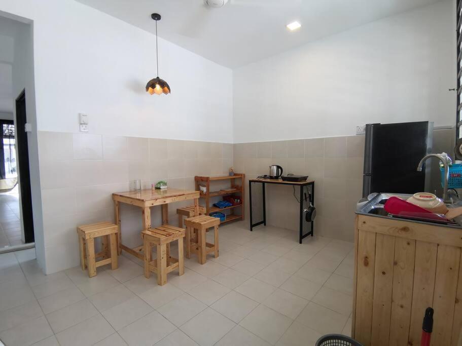 Modern , Spacious Gambang Ump 18 Guest House 外观 照片