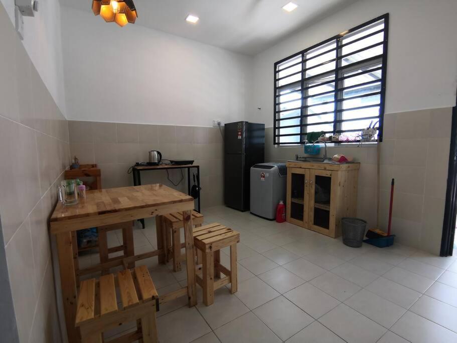 Modern , Spacious Gambang Ump 18 Guest House 外观 照片