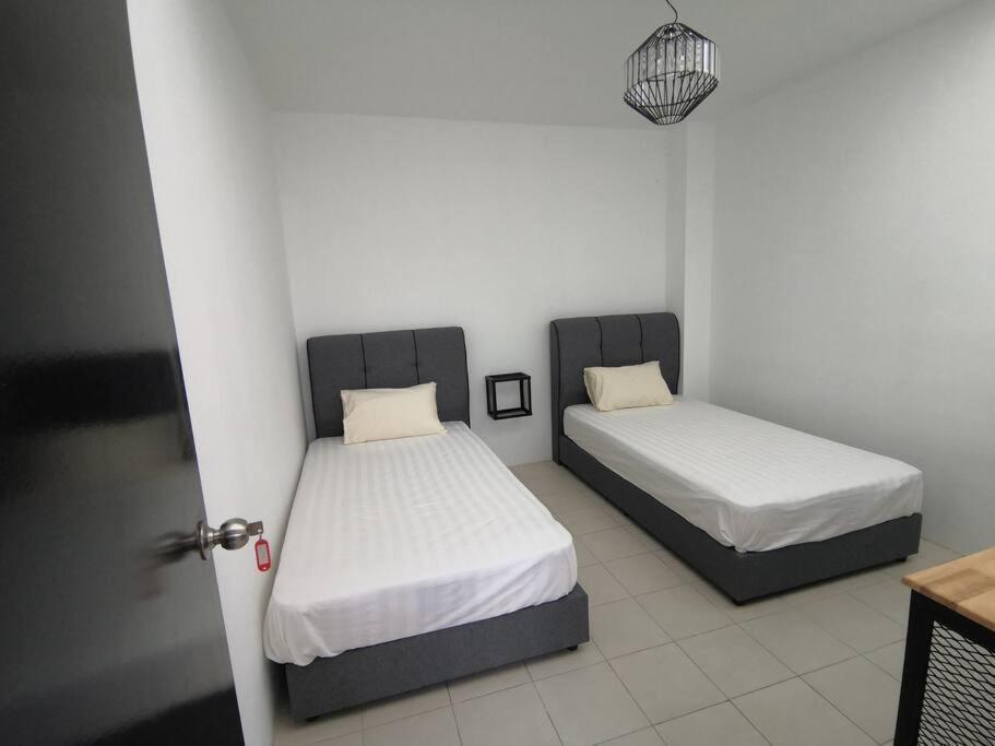 Modern , Spacious Gambang Ump 18 Guest House 外观 照片