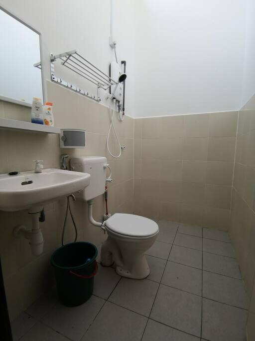 Modern , Spacious Gambang Ump 18 Guest House 外观 照片